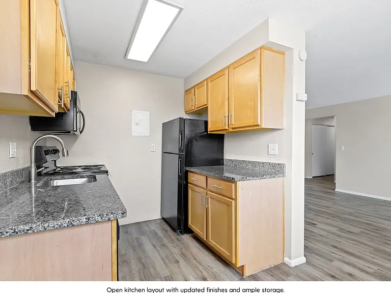 Bellaire Apartment Homes — Photo 11