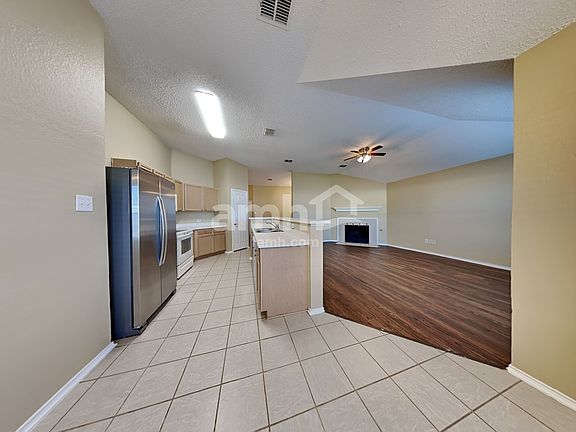4th image of 1024 Halifax Ln