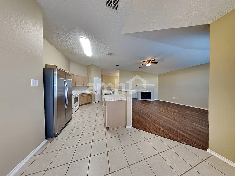1024 Halifax Ln — Photo 4