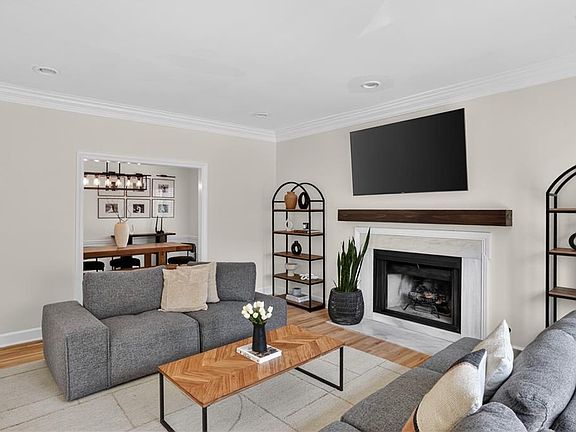 4th image of 12 Forest Ridge Ct