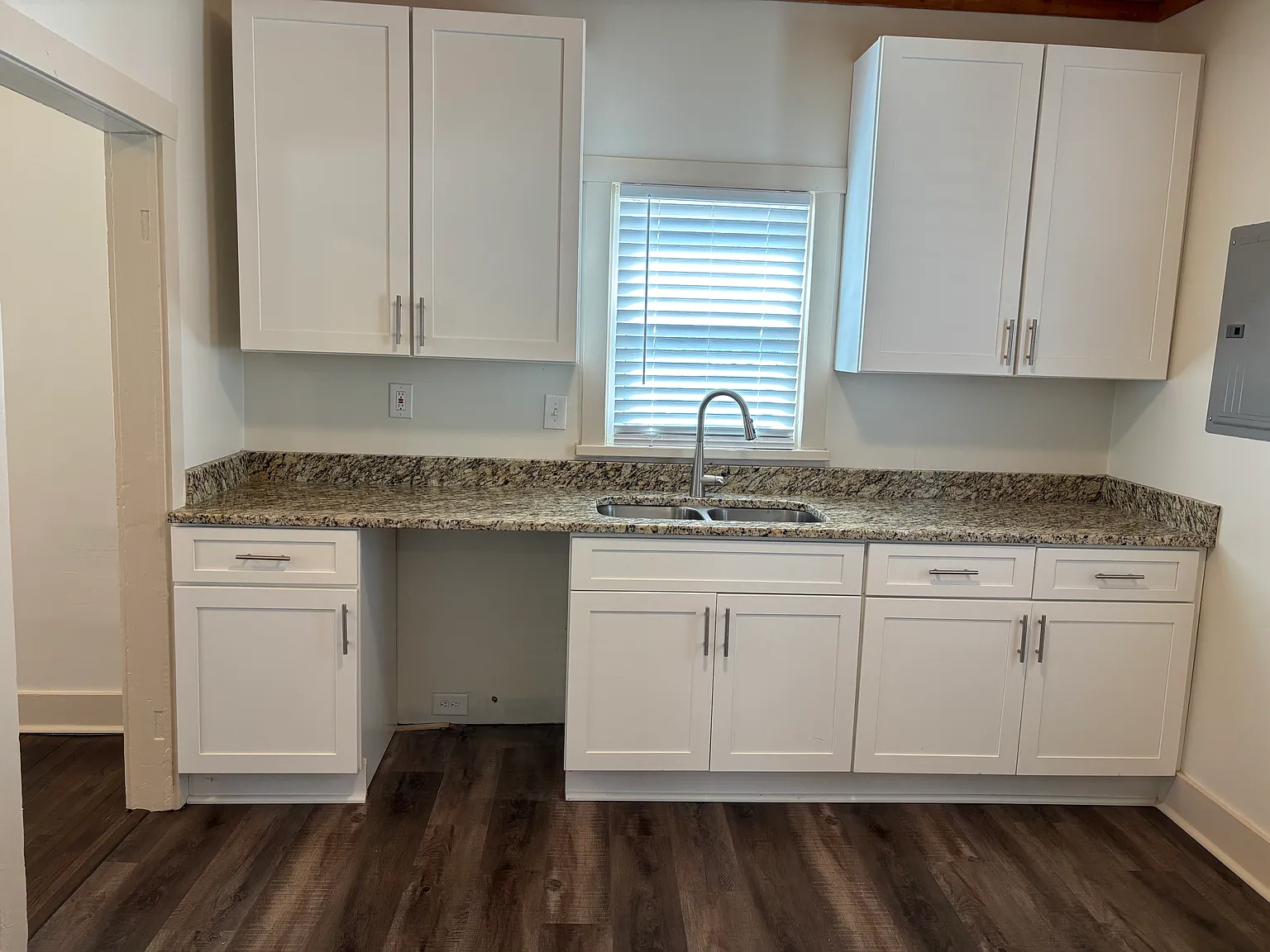 2 bed, 814 sqft, $1,600 — Photo 3