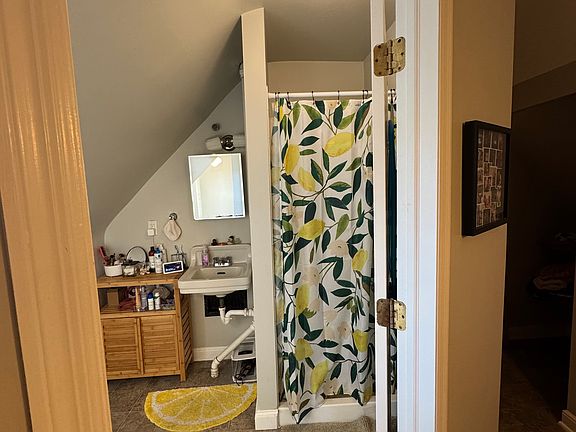 5th image of 610 17th Ave NE