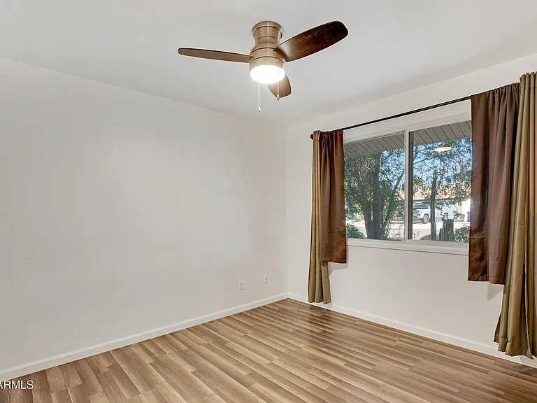 1036 E Geneva Dr — Photo 14