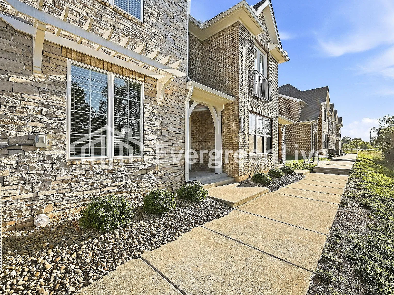 4 bed, 3.5 bath, 2051 sqft, $2,395 — Photo 4