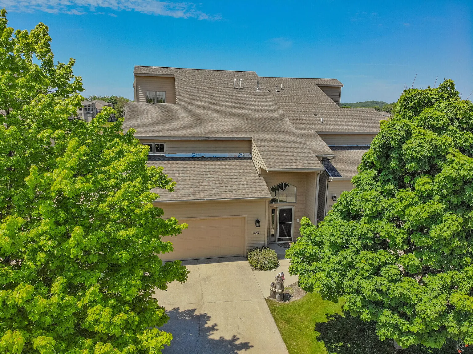 1657 E Harbour Towne Cir photo 1