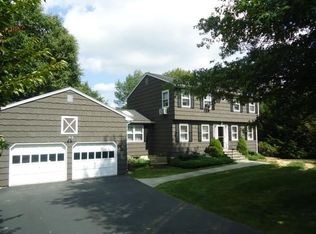 25 Fox Hunt Rd, Shelton, CT 06484