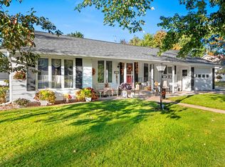 429 7th St, Oconto, WI 54153