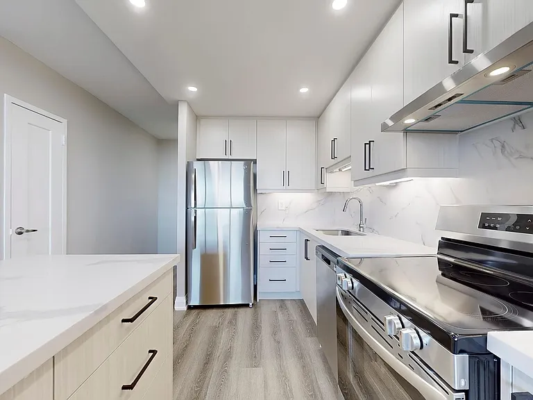 40 Pleasant Blvd — Photo 39