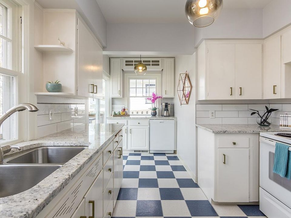 Livingroom into kitchen.