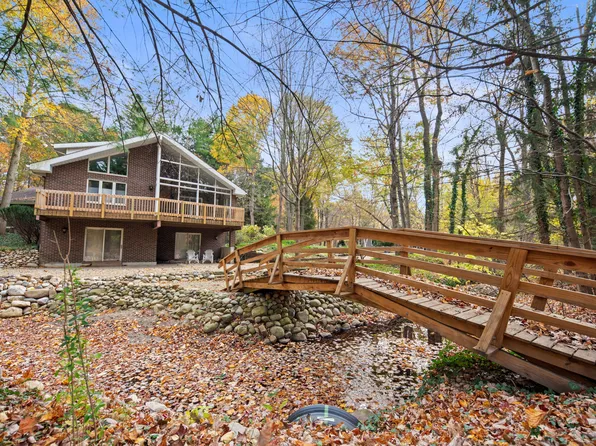 6627 Terry Ln, Sawyer, MI 49125