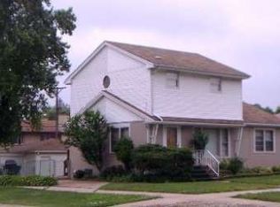 5751 W 97th St, Oak Lawn, IL