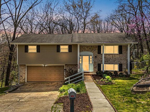 2nd image of 620 Mountain Wood Dr