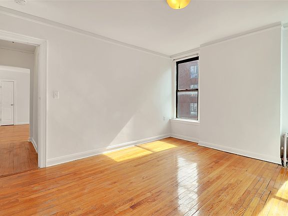 2nd image of 301 W 20th St Unit 4A