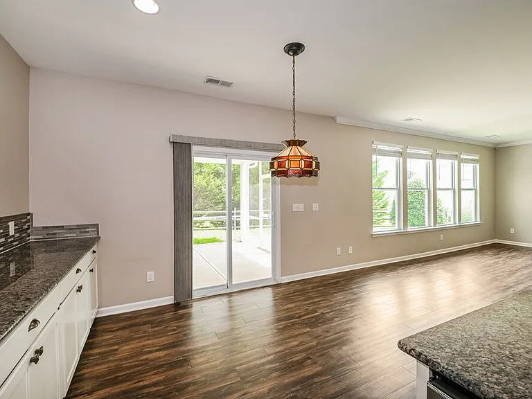 1326 Aurora Ct — Photo 8