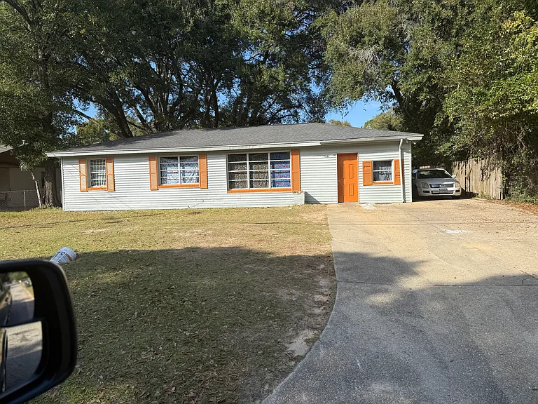 708 La Salle Way — Photo 18