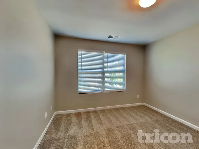 165 Daisy Cir — Photo 9