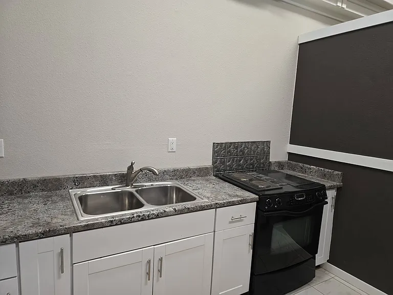 108 E Main St #1 — Photo 4