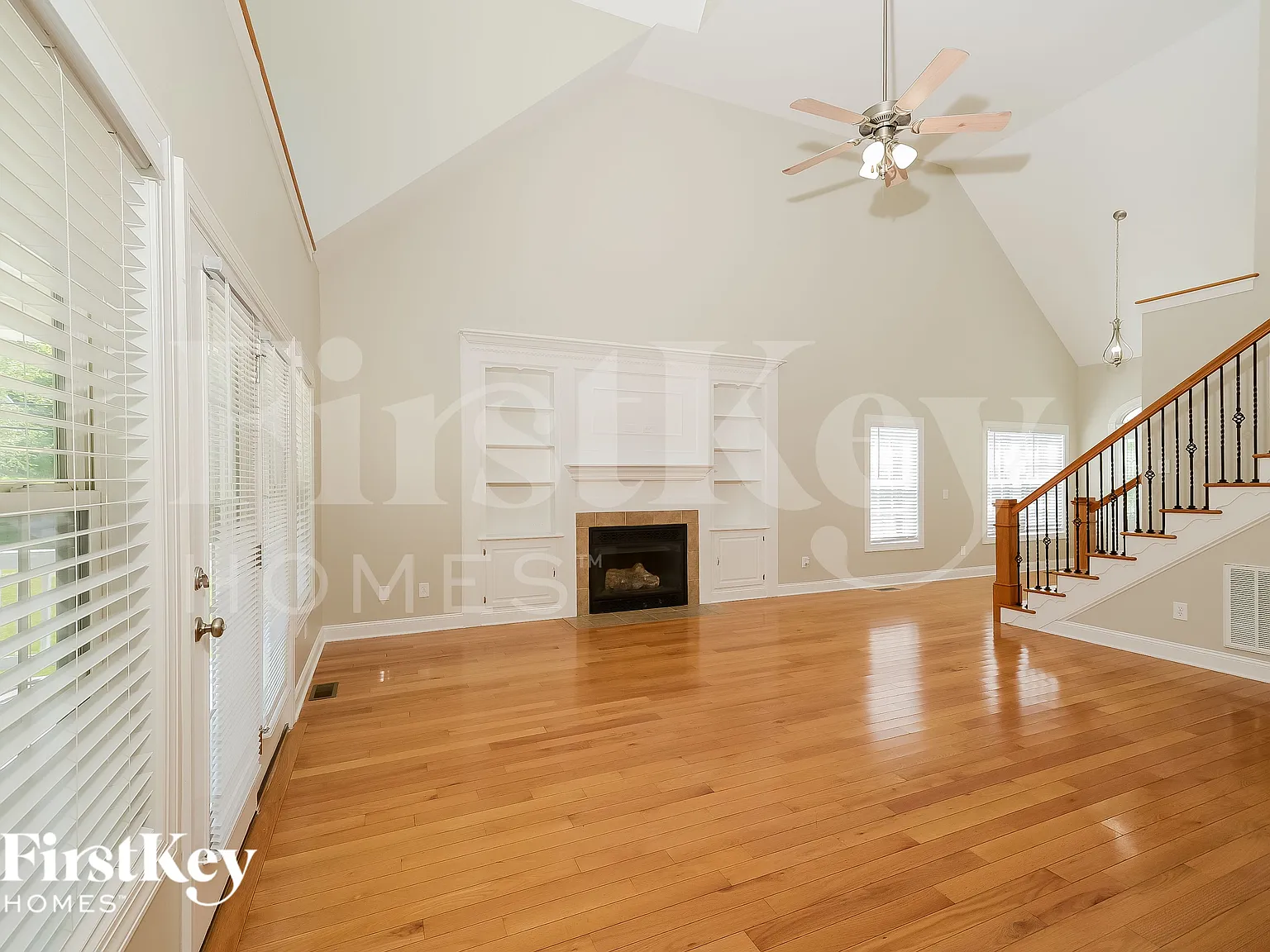 3 bed, 2.0 bath, 2392 sqft, $2,520 — Photo 3