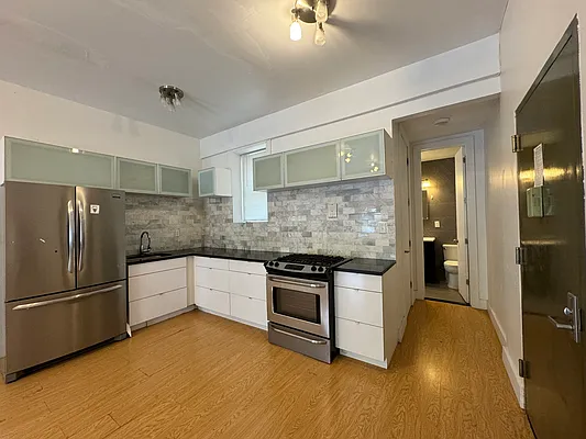 Rented by Pear NYC LLC | media 8