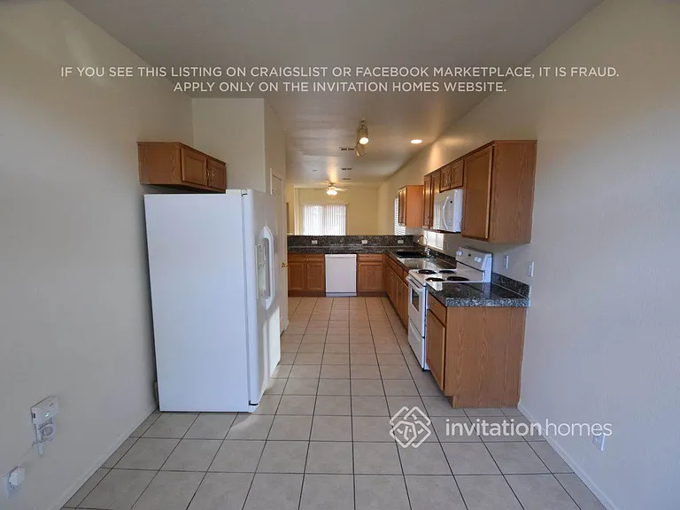2213 W Carolina Dr — Photo 4