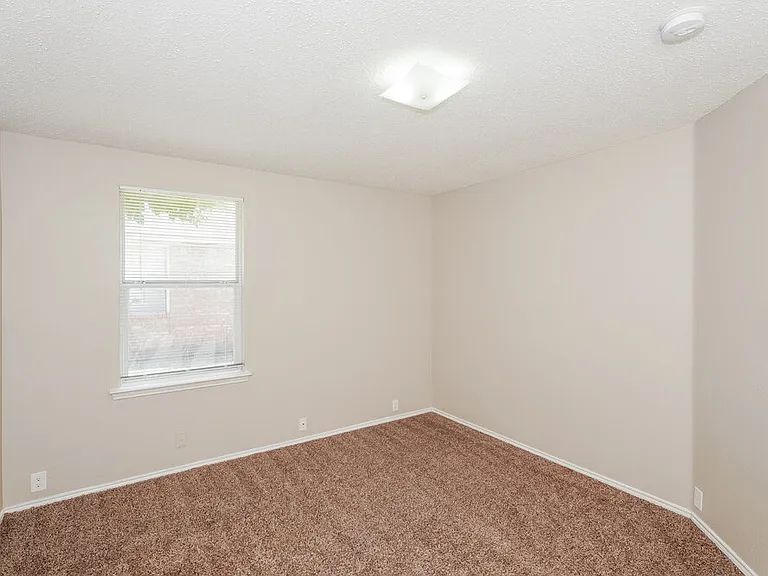 1519 Columbia Dr — Photo 12