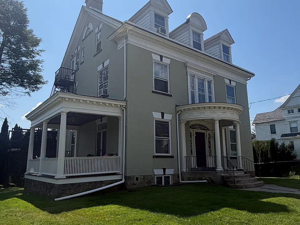 430 Seneca St #3