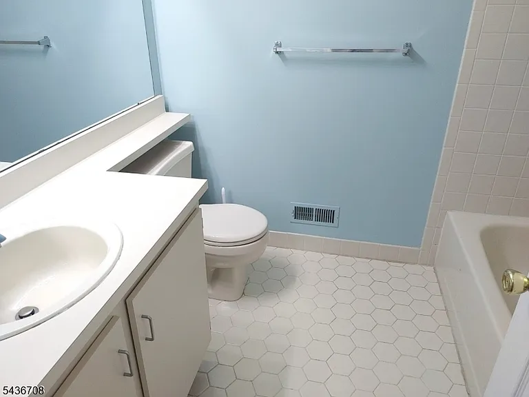 98 Amethyst Way — Photo 12