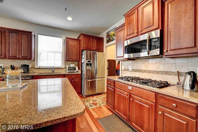 4 + 4.5 BA - Custom Home - Close in Kensington — Photo 2