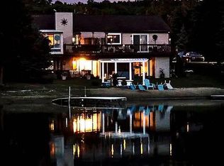 610 Lakes Edge Dr, Oxford, MI