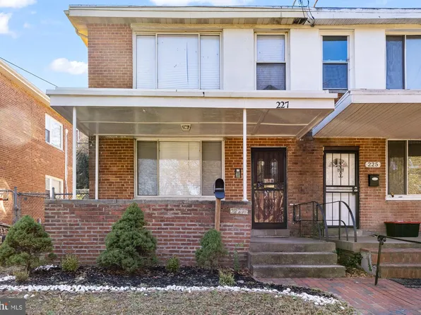 227 Hawaii Ave NE, Washington, DC 20011