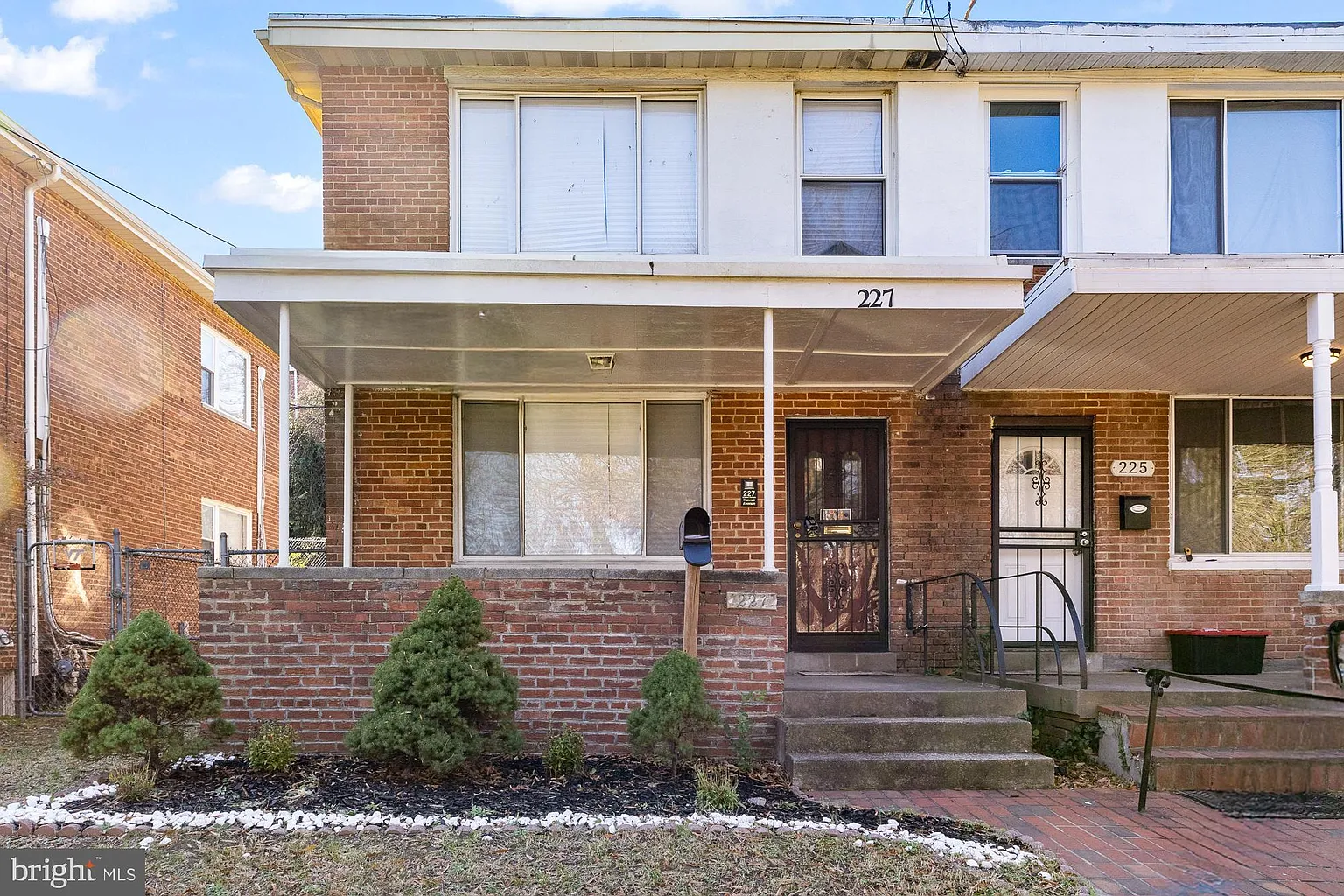 227 Hawaii Ave NE photo 1