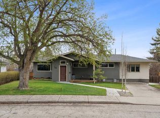 16 Meadowlark Cres SW, Calgary, AB T2V 1Z1