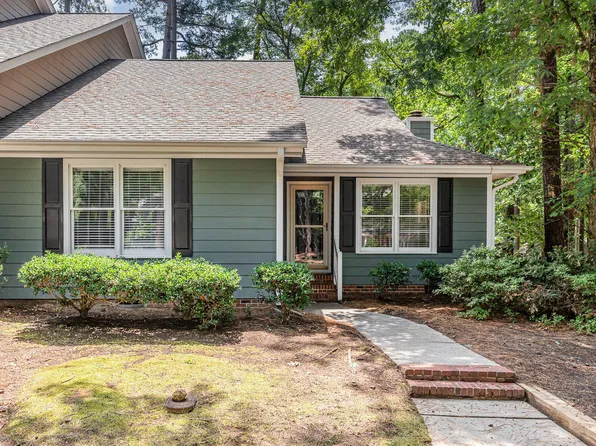 1520 Woodcroft Dr, Raleigh, NC 27609