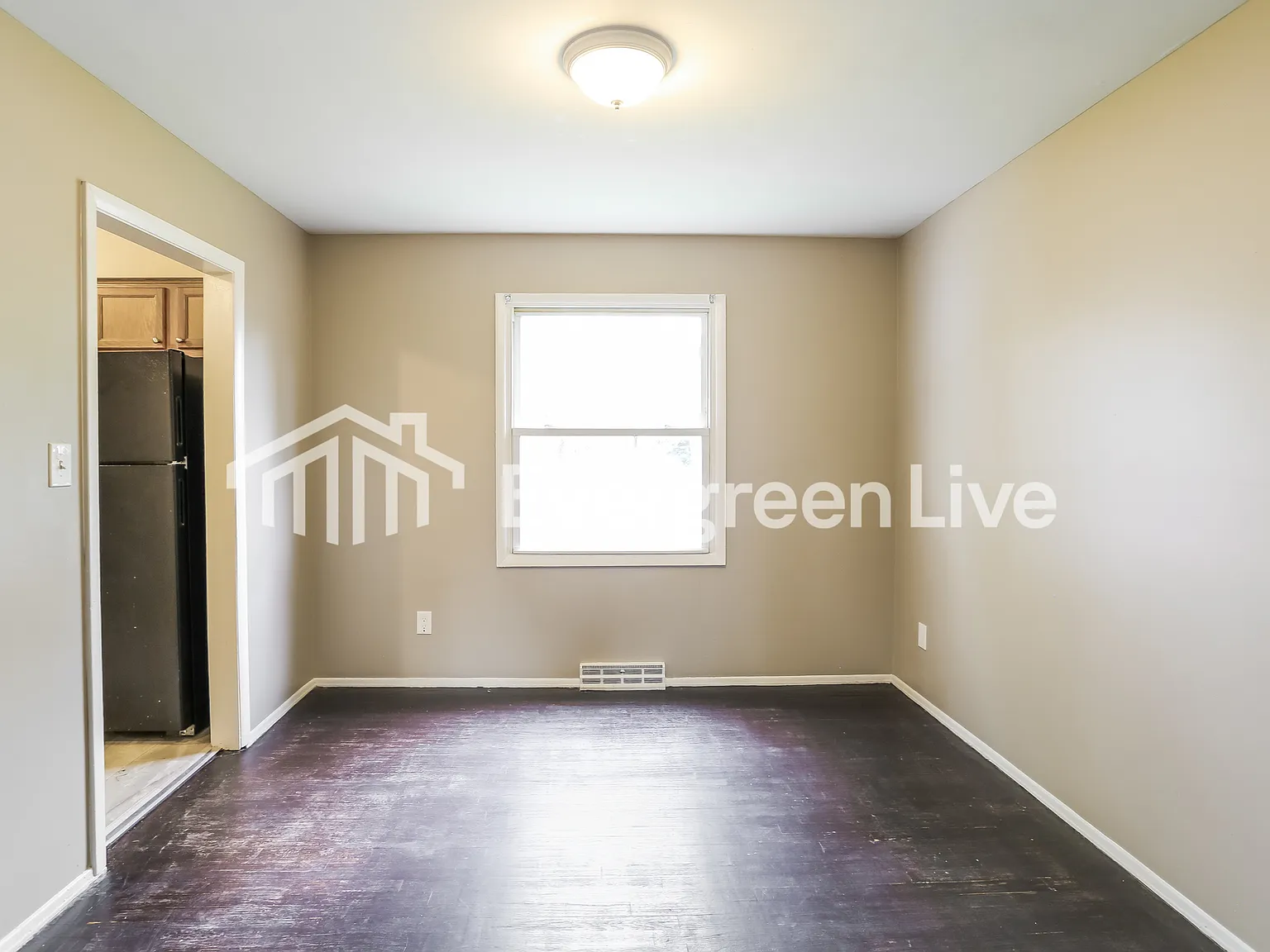 4 bed, 1.5 bath, 1884 sqft, $1,895 — Photo 3