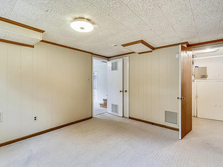 Lower level room/bedroom 4