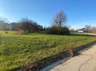 415 Maple Leaf Ln, Poplar Grove, IL 61065