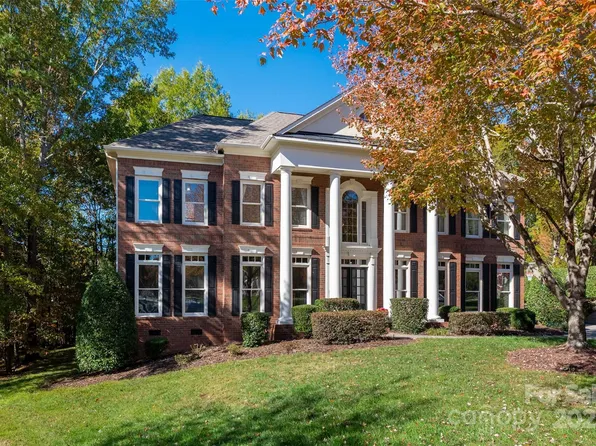 12106 Woodcliff Ct, Charlotte, NC 28277