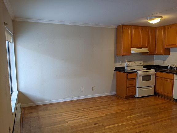 4th image of 5533 Mission St #104