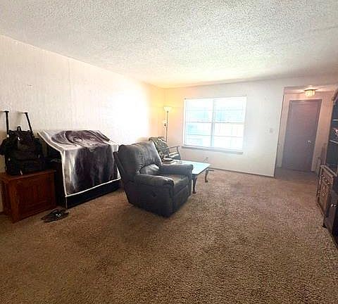 5th image of 408 SW 63rd Pl