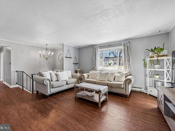 5th image of 210 Valley Green Dr