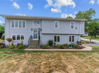 6 Island View Dr, Warwick, RI 02886