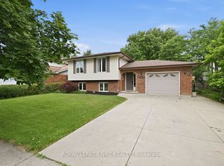 12 Harvest Oak Dr, Saint Catharines, ON L2S 3H5