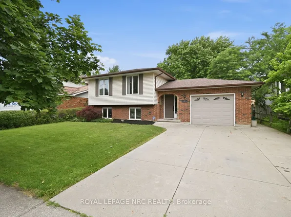 12 Harvest Oak Dr, Saint Catharines, ON L2S 3H5
