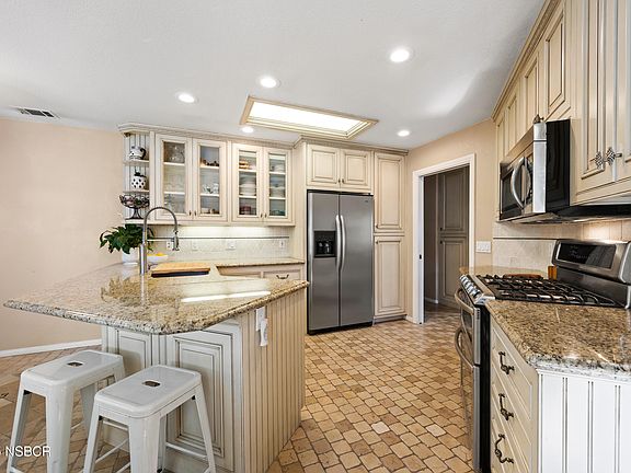 5th image of 922 College Canyon Rd