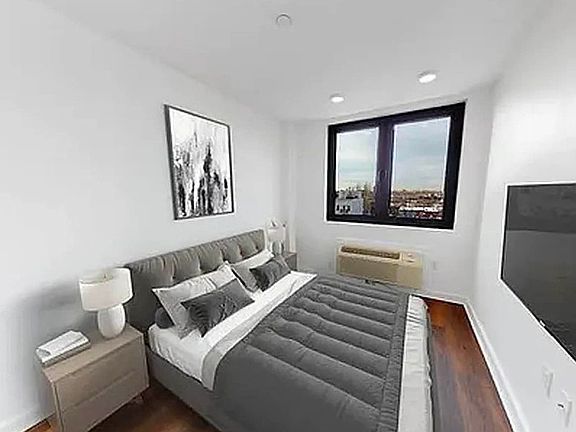 3rd image of 874 Willoughby Ave #406