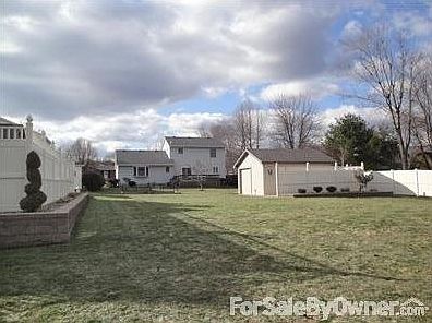 Detached 1.5 Car Garage