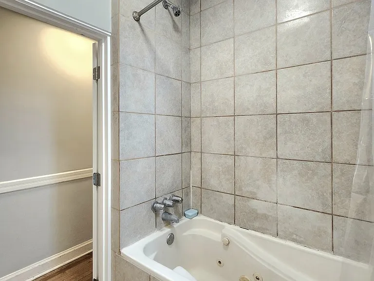 1539 N Wells St #4 — Photo 5