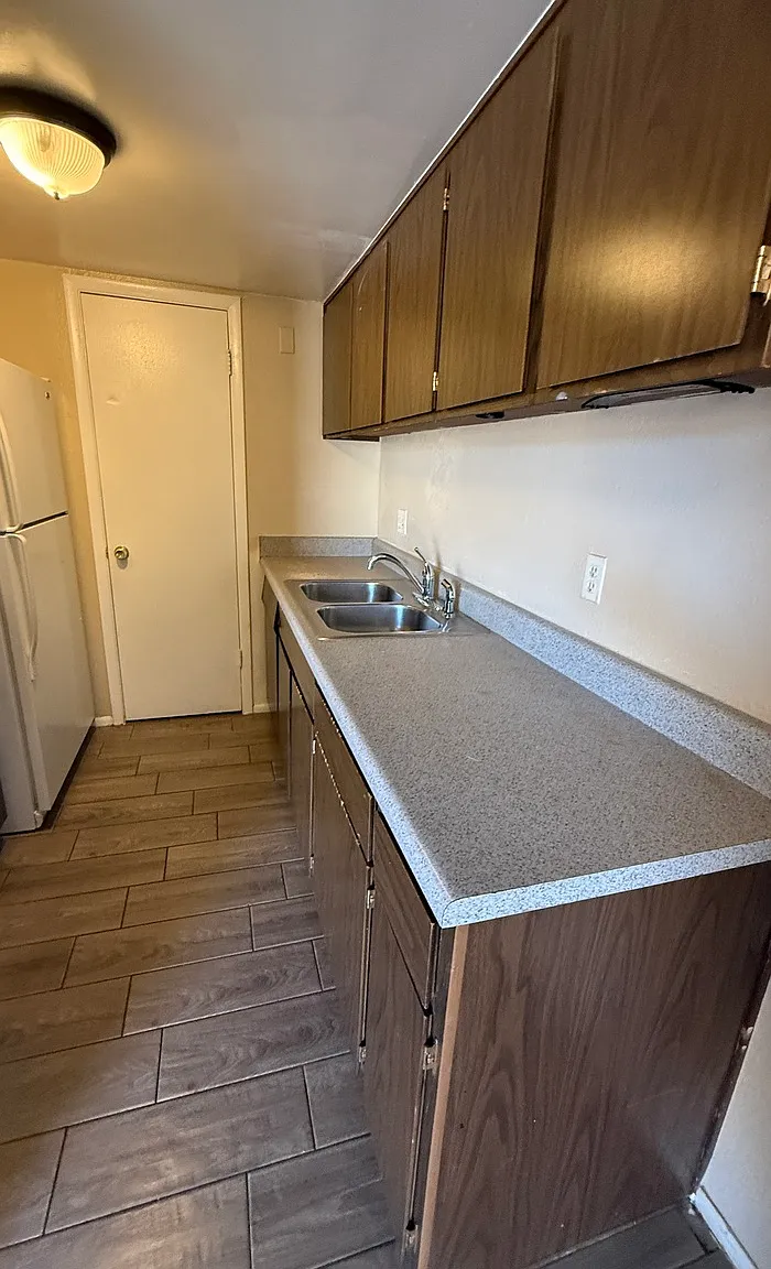 2 bed, 1.0 bath, $1,095 — Photo 4