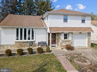 8708 Autumn Rd, Philadelphia, PA 19115