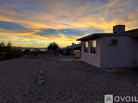 2nd image of 828 Manor Dr